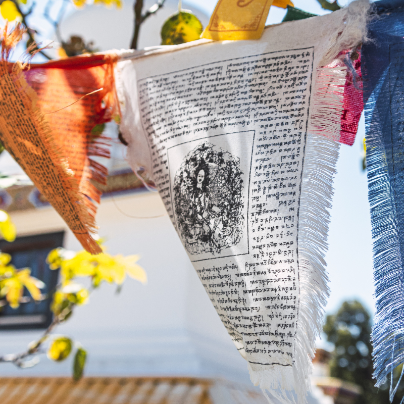 Nghi thức treo cờ Lungta xuất phát từ truyền thống Phật giáo Tây Tạng